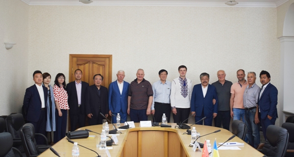 Тарас Висоцький зустрівся з представниками Китайської асоціації хімічної промисловості