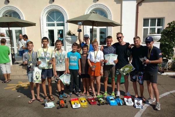 Черкаські юні техніки вибороли першість на змаганнях чемпіонату України з автомодельного спорту