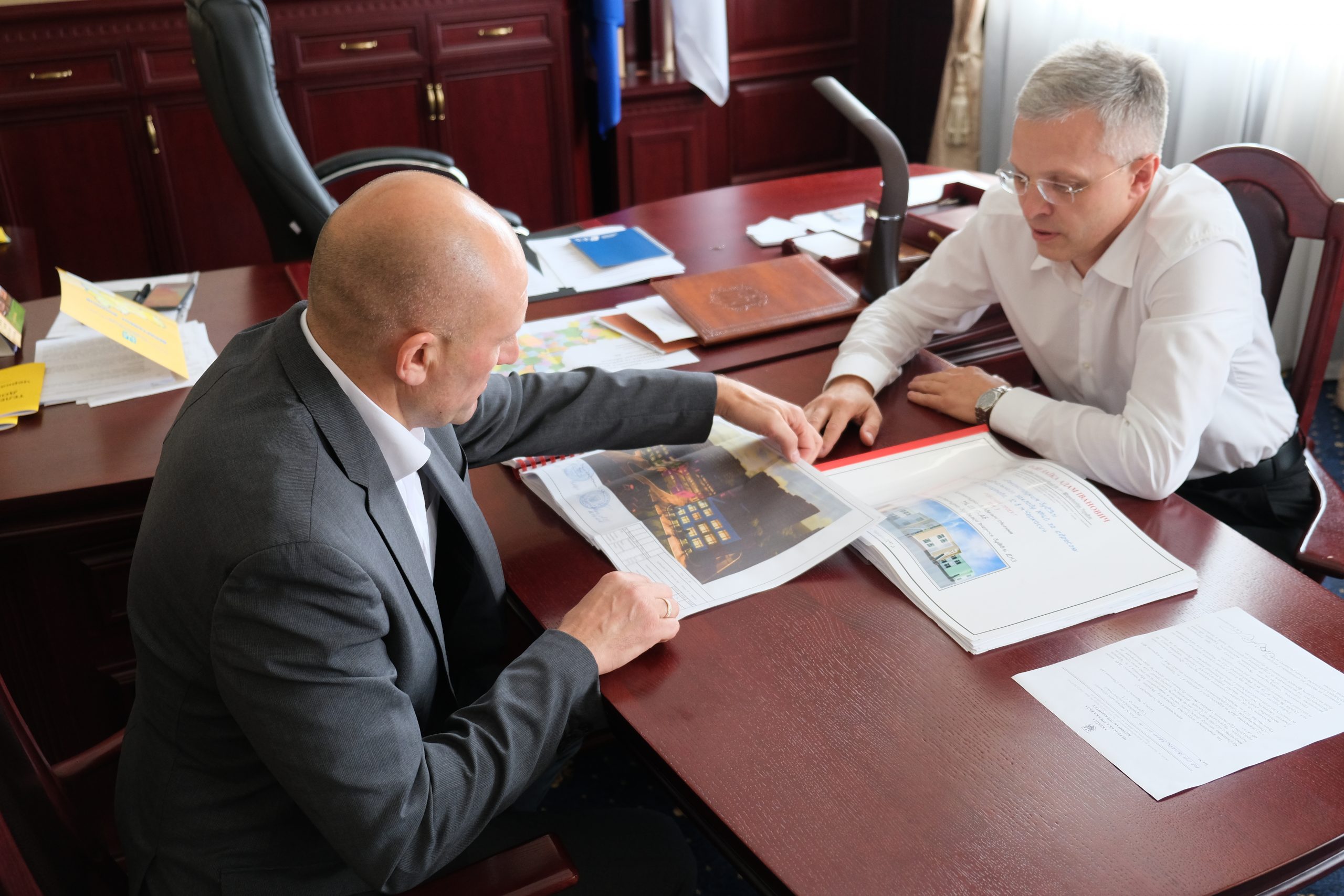 Сергій Сергійчук на зустрічі із мером Черкас обговорив будівництво садочку на “Митниці”