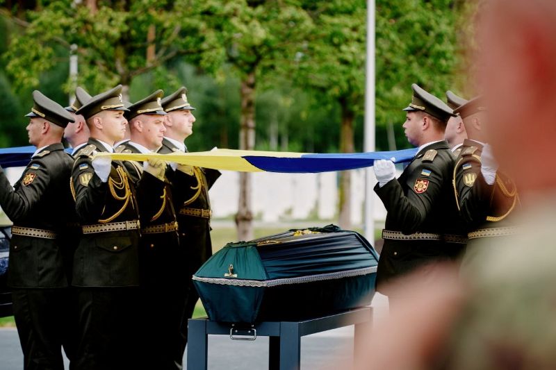 На Національному меморіальному кладовищі попрощалися із п'ятьма невідомими воїнами