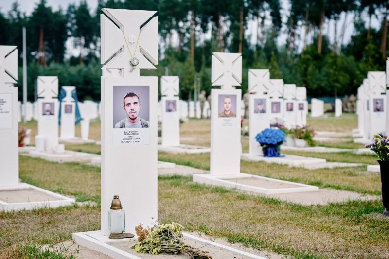 На Національному меморіальному кладовищі попрощалися із п'ятьма невідомими воїнами