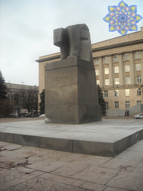 Демонтаж пам'ятника Леніну в Черкасах у грудні 2008 року