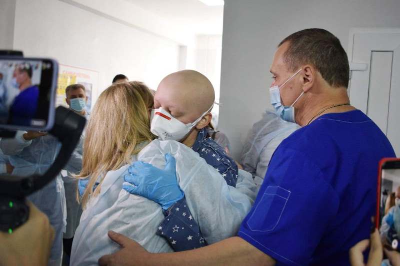 Від мрії до результату: в Черкасах уперше в країні успішно трансплантували кістковий мозок від неродинного донора дорослій пацієнтці