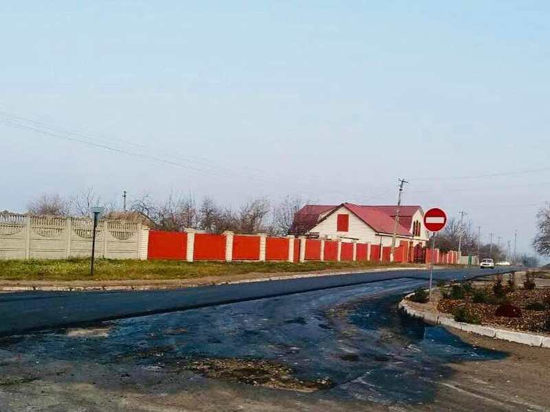 У Черкаському районі біля села Вергуни ремонтують 1,6 кілометрів дороги
