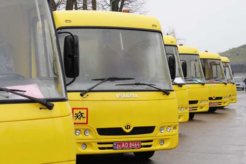 З десяток шкільних автобусів передали громадам Черкащини