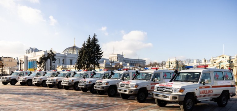 Фундація Олени Зеленської та МОЗ передали медикам 50 евакуаційних швидких від уряду ОАЕ