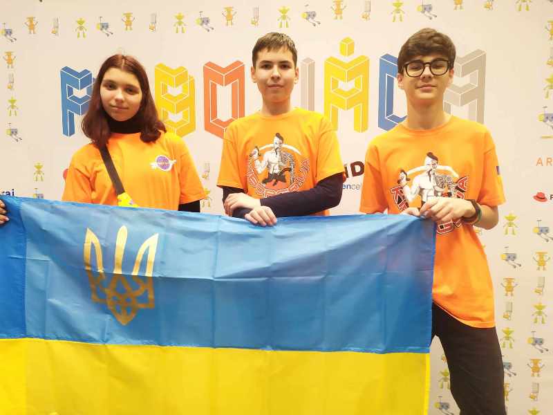 Черкаські школярі здобули перемоги на міжнародних змаганнях із робототехніки