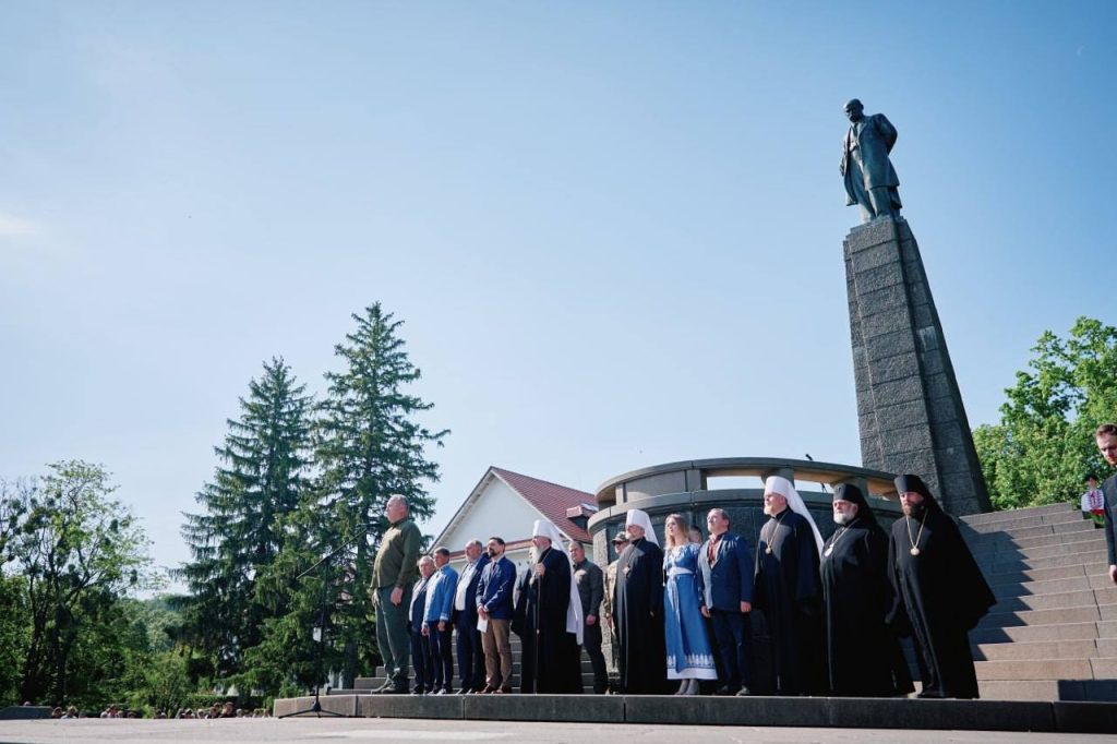 На фото - Ігор Табурець на вшануванні Великого Кобзаря