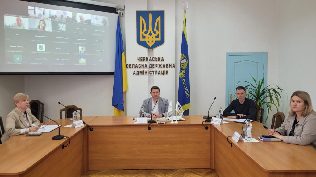 На фото - Олександр Турченяк та інші учасники онлайн-зустрічі в межах діяльності платформи “Діалог влади та бізнесу”