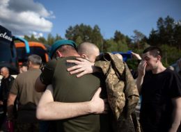 На фото - обмін військвополоненими