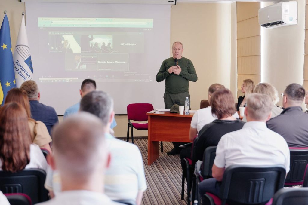 На фото - Ігор Табурець під час зустрічі з командою Програми розвитку ООН (ПРООН)