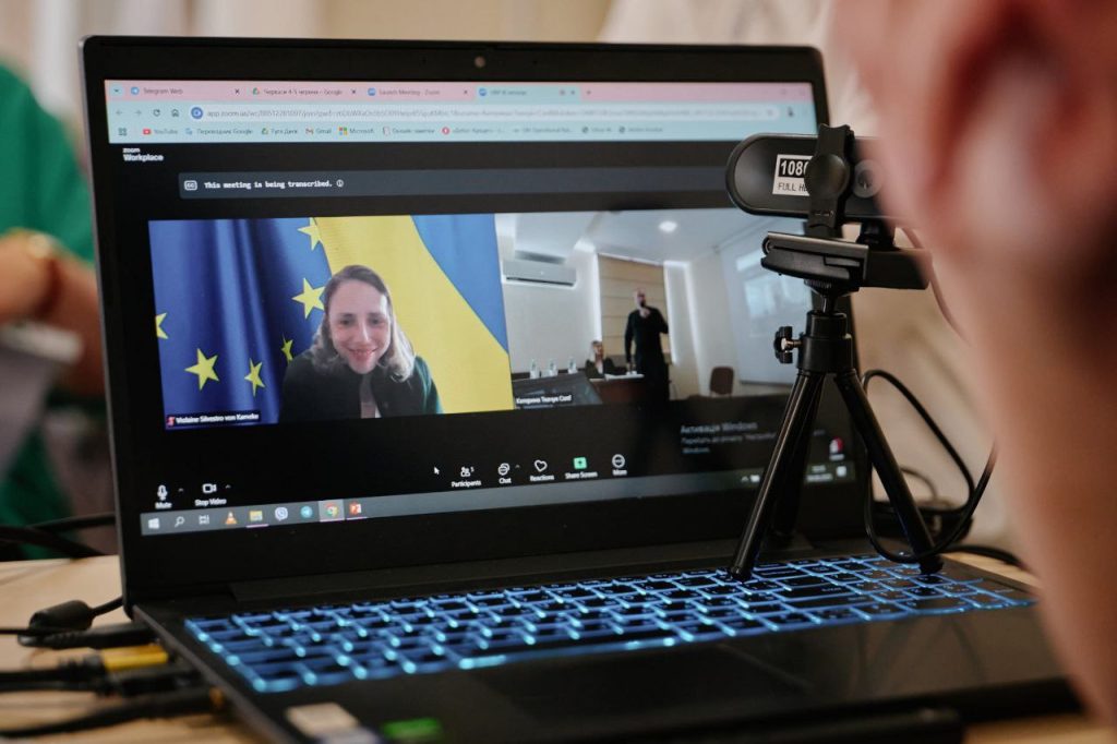 На фото - учасники, які доєдналися до зустрічі в онлайн-форматі
