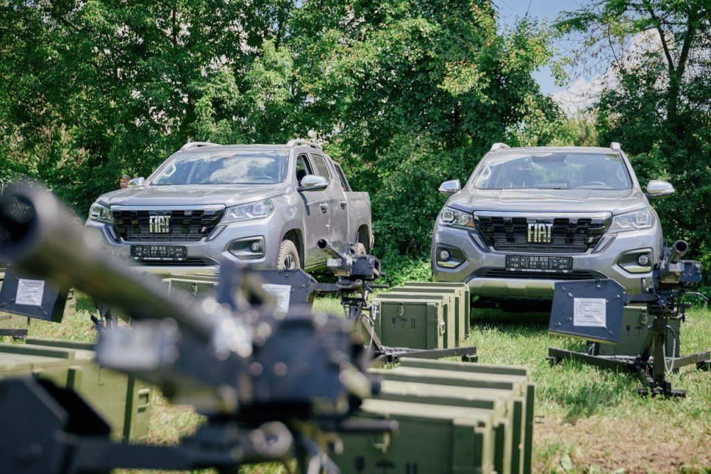 На фото - пікапи та автоматичні гранатомети