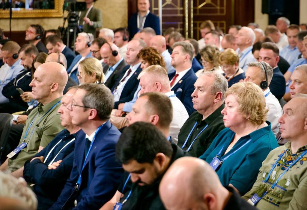 На фото - Ігор Табурець на ІІІ Міжнародному саміті міст і регіонів за участі Президента України Володимира Зеленського