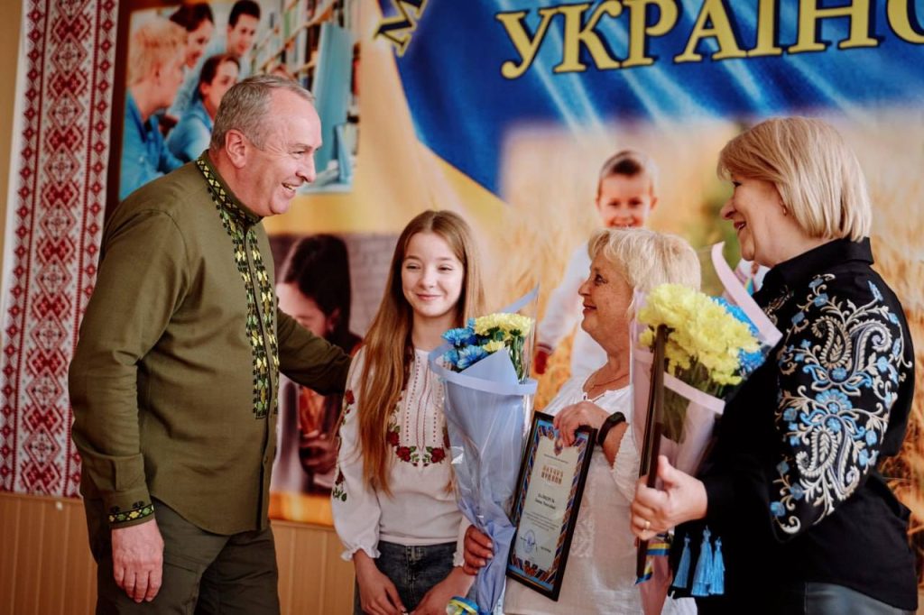 На фото - Ігор Табурець вітає переможців 