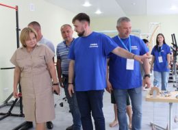 На фото - нововідкрите реабілітаційне відділення та його перші гості