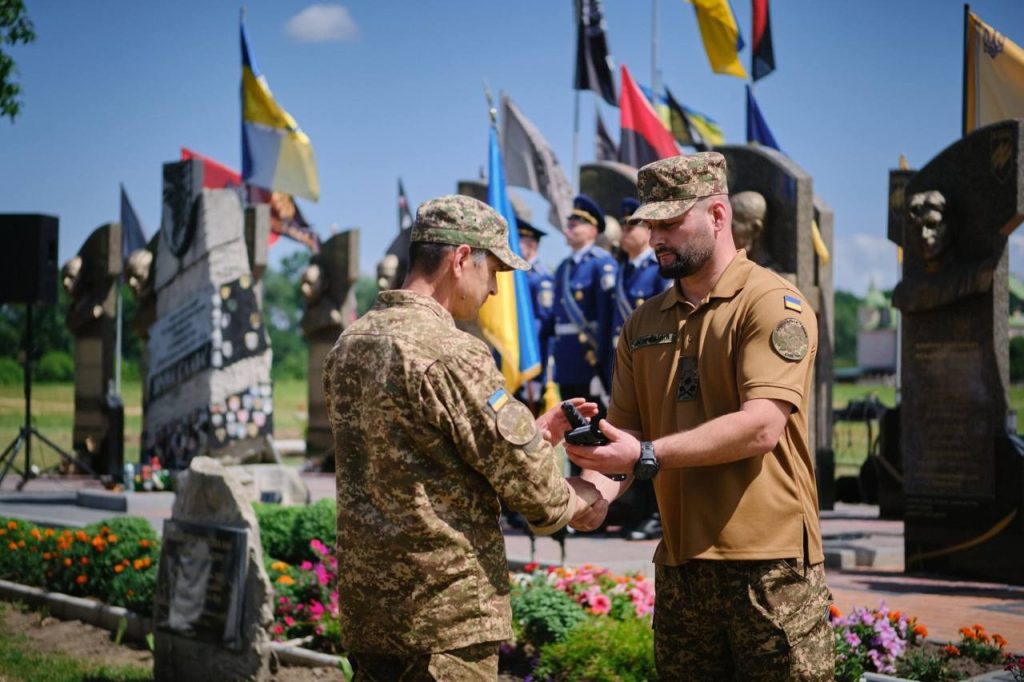 На фото - відкриття Меморіалу на Пантеоні Героїв