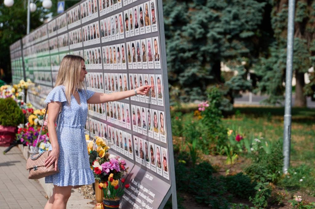 На фото - вшанування пам'яті загиблих полонених