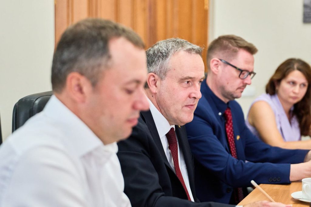 На фото - зустріч з Надзвичайним і Повноважним Послом Королівства Бельгія в Україні Люком Якобсом