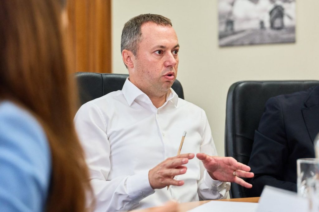 На фото - зустріч з Надзвичайним і Повноважним Послом Королівства Бельгія в Україні Люком Якобсом