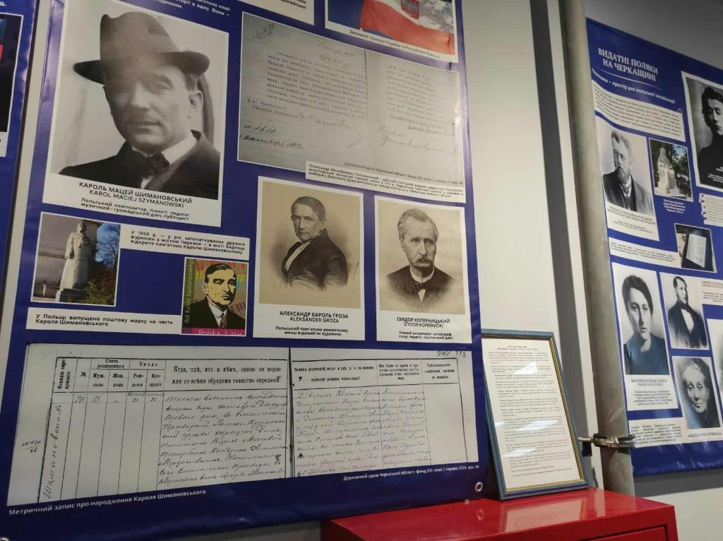 На фото - експозиція виставки