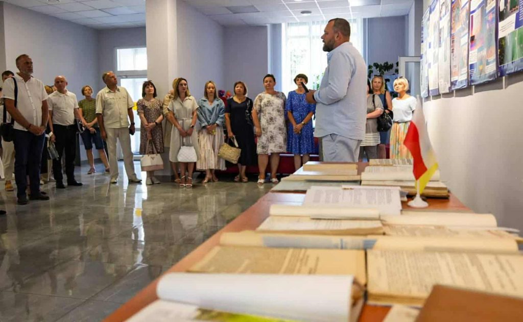 На фото - відкриття виставки