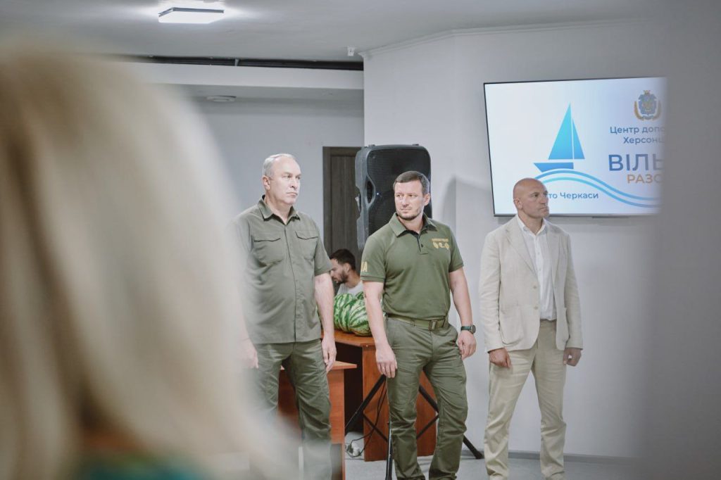 На фото - Ігор Табурець, Олександр Прокудін та Анатолій Бондаренко на відкритті хабу