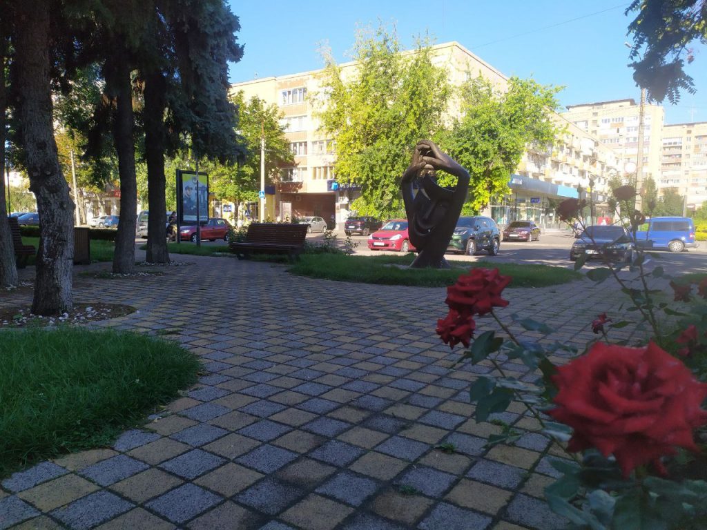 На фото - локація біля драматичного театру у Черкасах