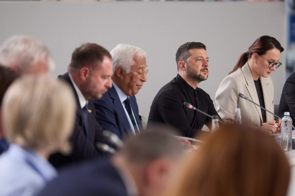 На фото - Президент України Володимир Зеленський про Конгрес місцевих та регіональних влад
