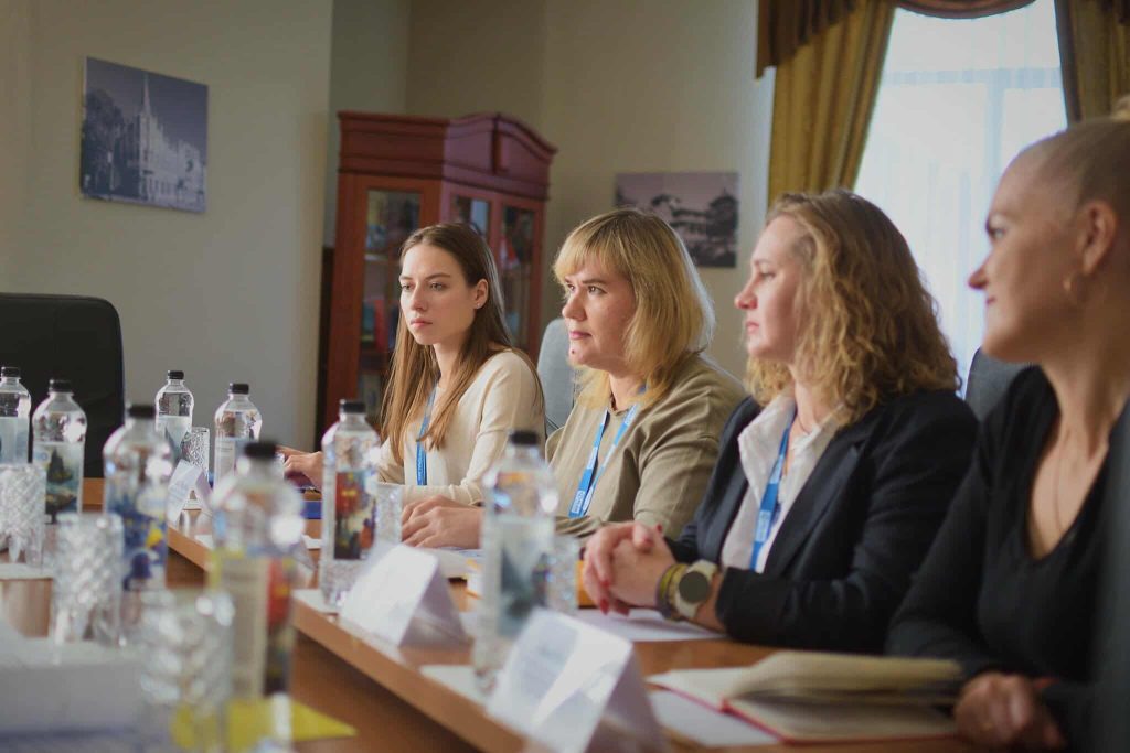 На фото - зустріч