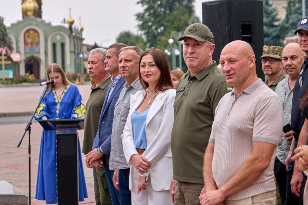 На фото - свято Першого дзвоника ліцею із посиленою військово-фізичною підготовкою імені Захисників України