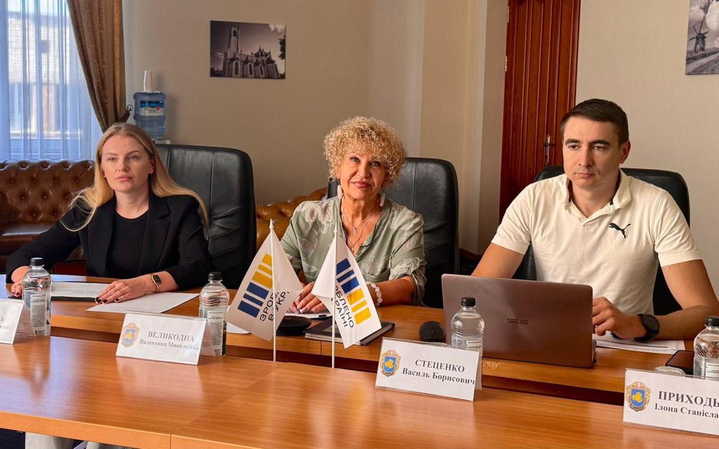 На фото - учасники зустрічі в межах діяльності платформи "Діалог влади та бізнесу"