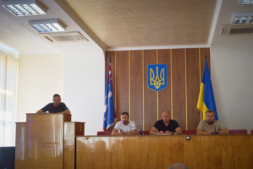 На фото - Антон Царюк, Ростислав Євмина та нові підрядники