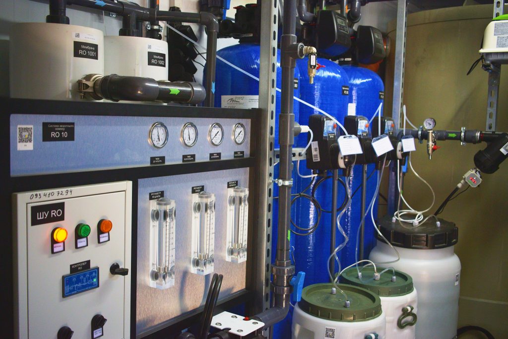 На фото - сучасна мобільна установка для очищення питної води