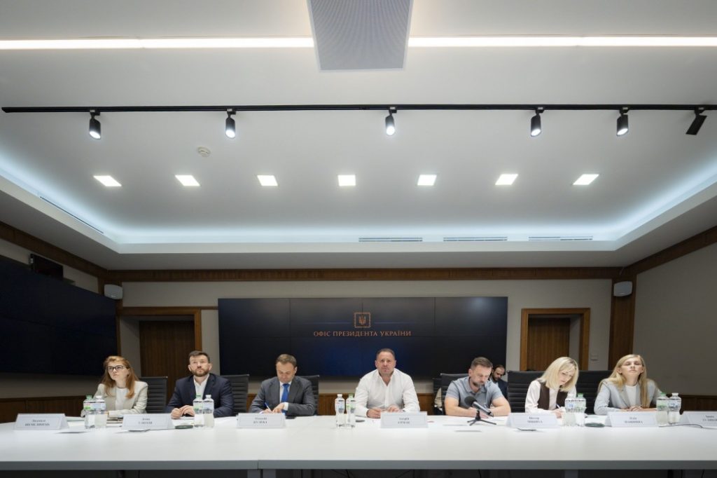 На фото - засідання президії Конгресу місцевих та регіональних влад при Президентові України