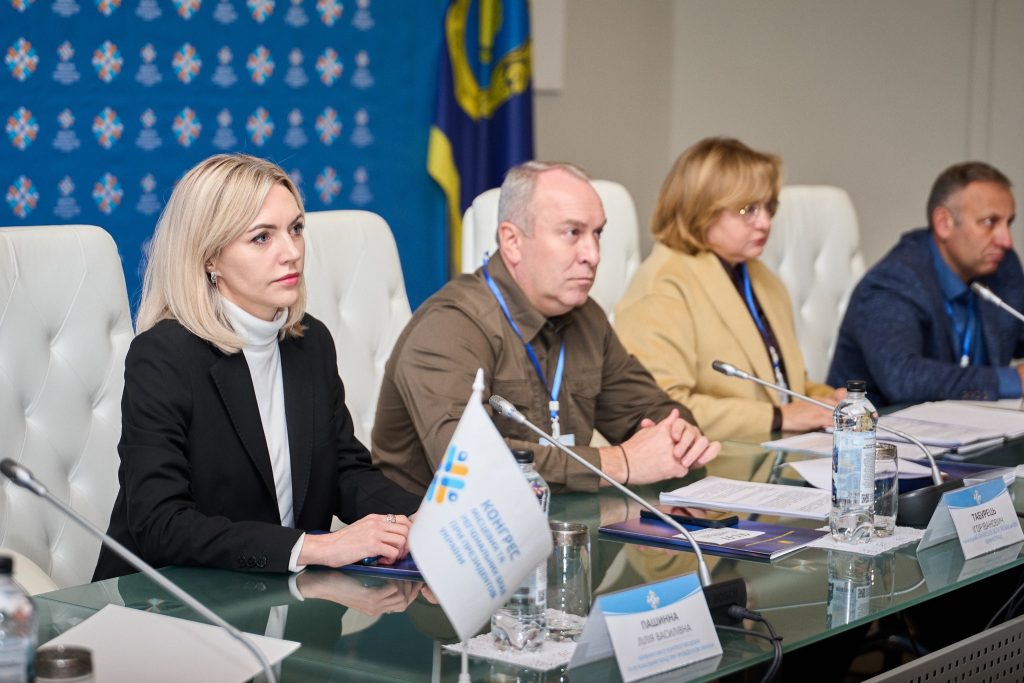 На фото - обласне засідання Конгресу місцевих та регіональних влад при Президентові України