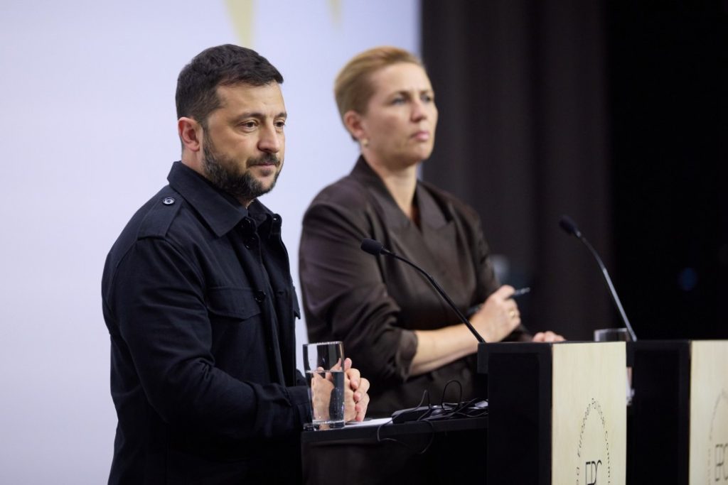 На фото - лідери України та Данії