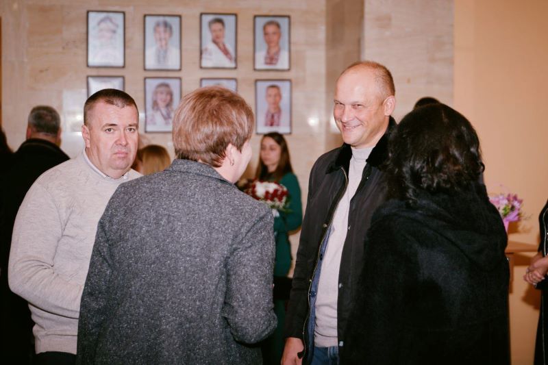 На фото - освітяни