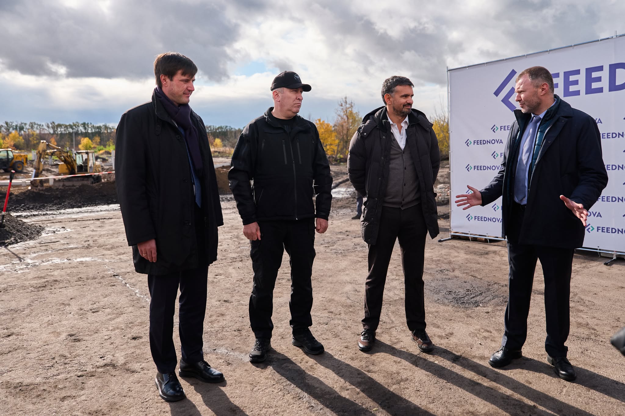 На фото - Ігор Табурець під час старту будівництва нового заводу