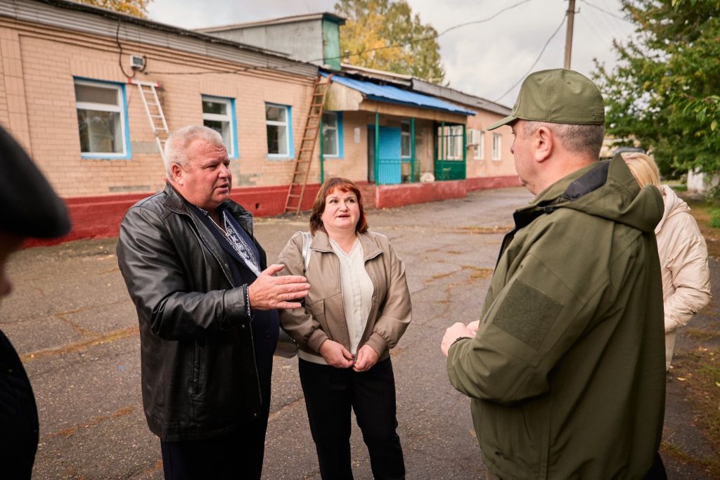 На фото - Ігор Табурець під час візиту до одного із об'єктів соціальної сфери