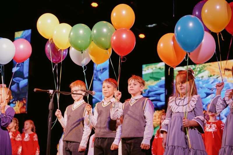 На фото - виступ дитячого колективу