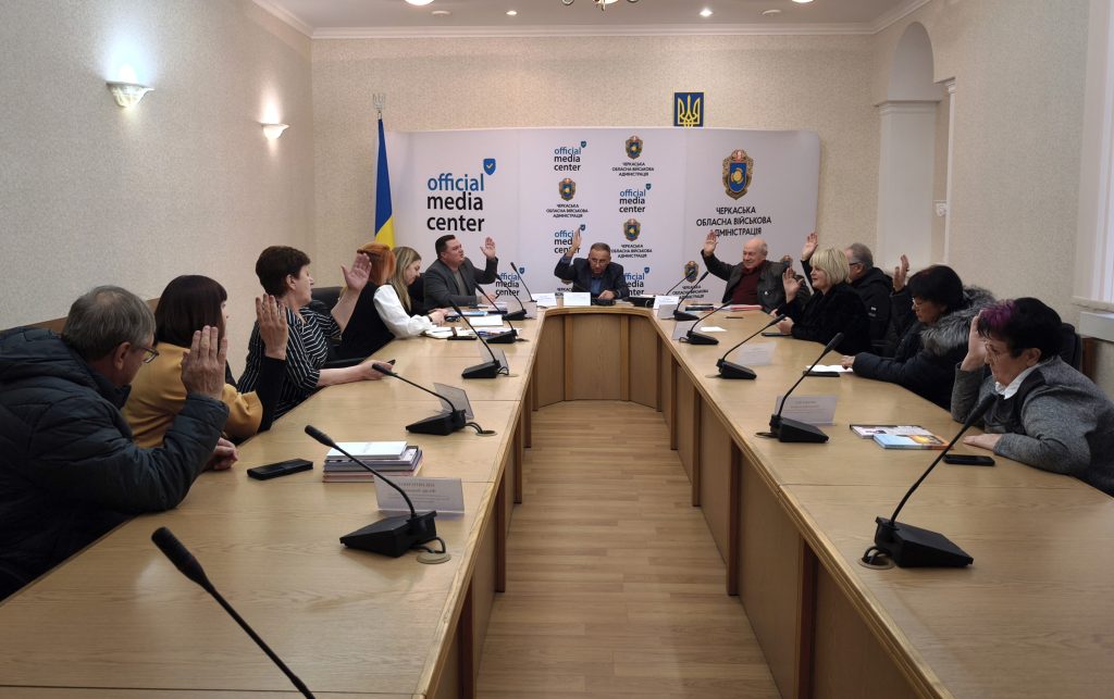 На фото - конкурсна комісія визначила переможців премії імені Василя Симоненка