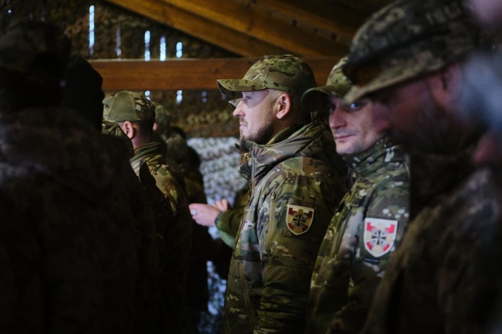 На фото -  від Черкащини – оборонцям: Ігор Табурець навідав черкаські підрозділи
