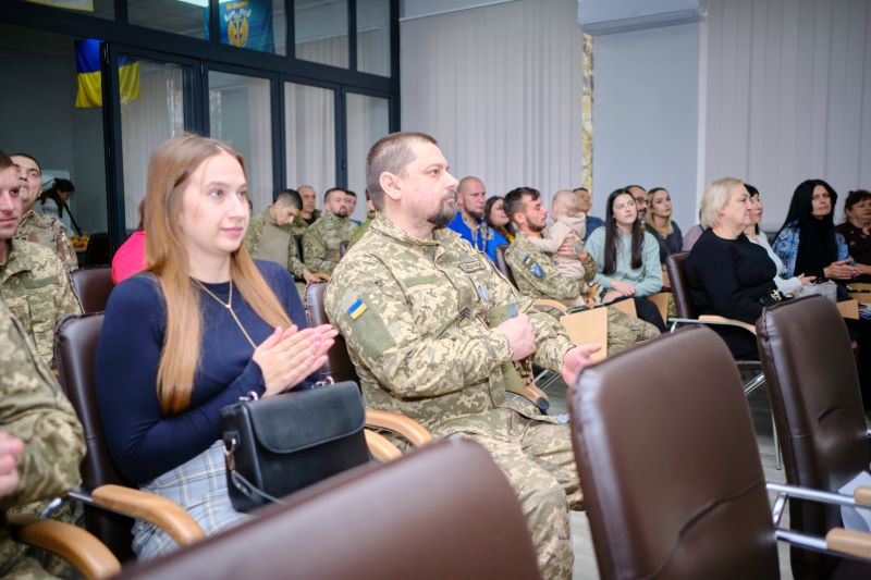 На фото - ветерани і їх родини