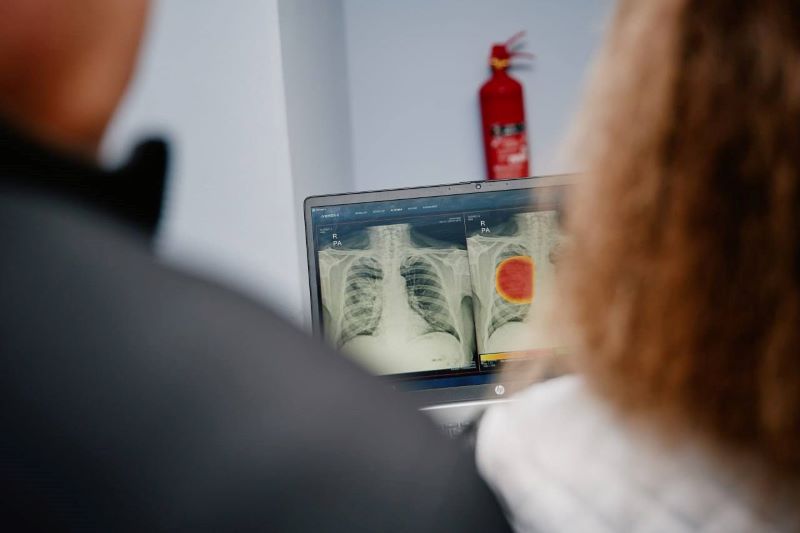 На фото - сучасне діагностичне обладнання