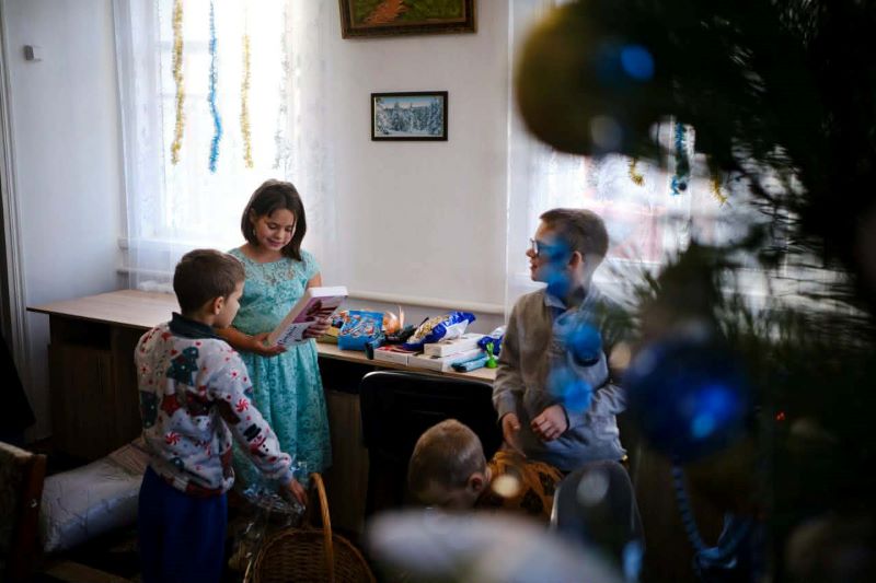 На фото - родина Паламаренків