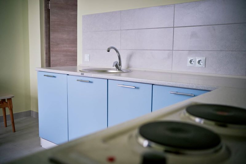 На фото - кухня у житловому будинку для захисників