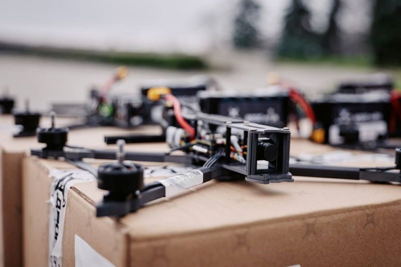 На фото - технічне підсилення військових