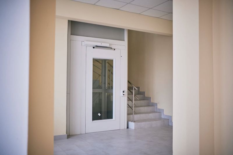 На фото - під'їзд житлового будинку для захисників