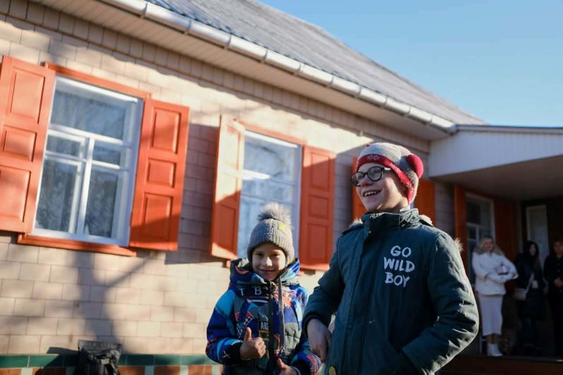 На фото - родина Паламаренків